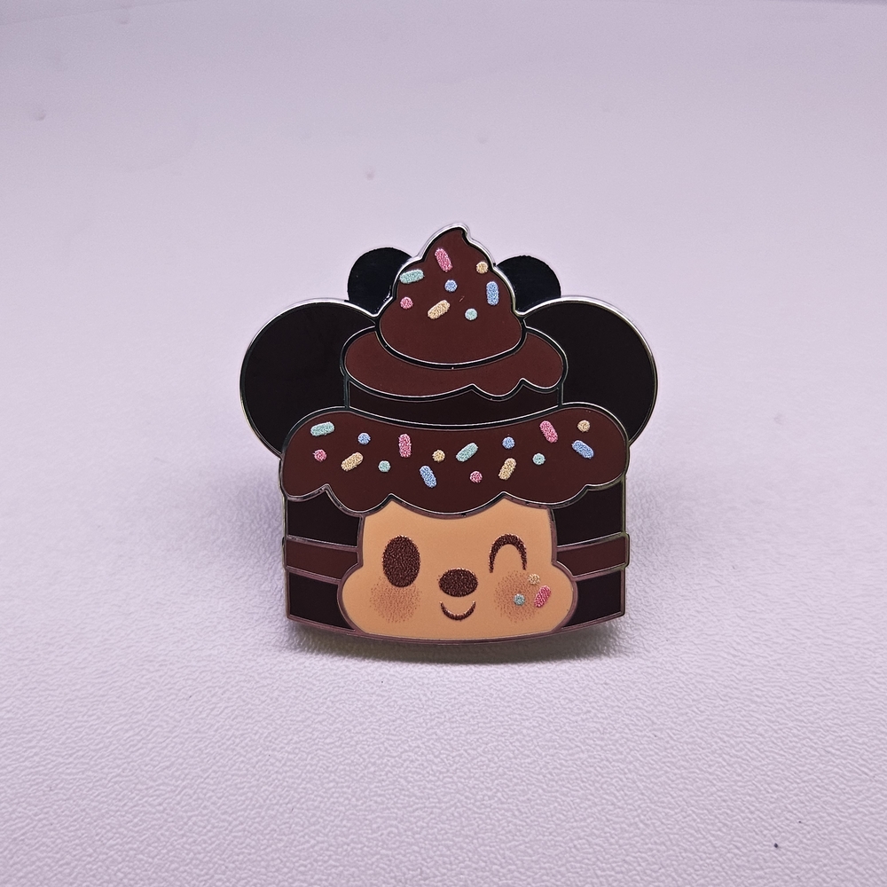 Diney Munchlings, Mockey Mouse, Chocolate Cake Pin